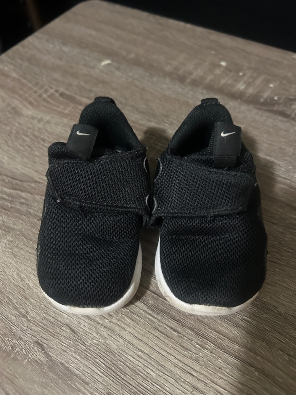 Nike Kids Black Mesh Hook-and-Loop Slip-On Sneakers with Velcro closure. Size 3